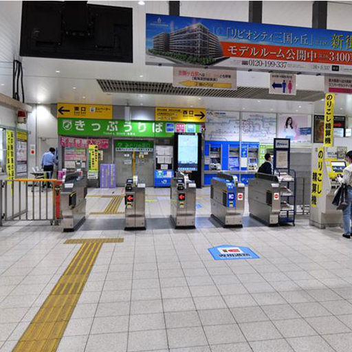JR阪和線堺市駅改札。改札を出て西口川へ出てください。